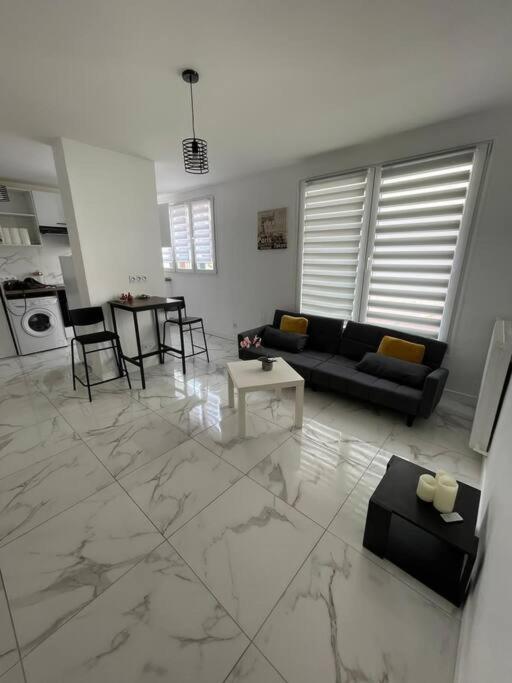 קלישי Appartement 2 Pieces, Salon Et Chambre, 44M2 Refait A Neuf מראה חיצוני תמונה